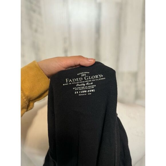 Black rose tank top - Picture 2 of 5